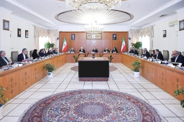 پزشکیان: صرفه‌جویی در مصرف بنزین را باید از دولت شروع کنیم