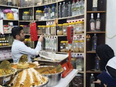 کشف و توقیف ۳۲۳ لیتر عرقیات تاریخ مصرف گذشته در آبادان 