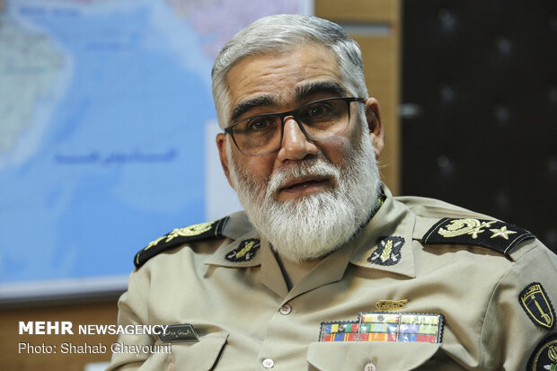 امیر پوردستان: مردم پرچم انقلاب را بر زمین نمیگذارند