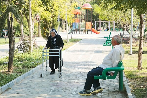 ایران در آستانه سالمندی شتابان؛ ۳۱ درصد جمعیت تا ۱۴۳۰ سالمند می‌شوند