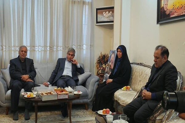دیدار تعدادی از نمایندگان مجلس با خانواده شهیدان عسگری