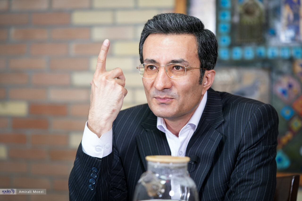 مهر متفاوت؛ آموزش و پرورش جرات تصمیم‌گیری در شرایط جنگی را ندارد / در کتاب‌های درسی عشق و دوست داشتن ممنوع است / دانش‌آموزی داریم که ماه‌ها پنیر ندیده
