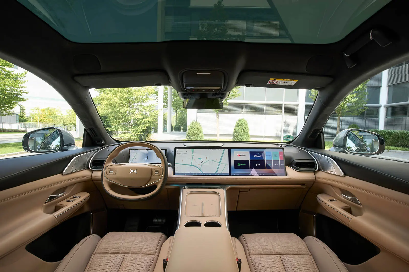 نگران شارژ این 10 خودرو برقی نباشید xpeng-g9-review-009-interior